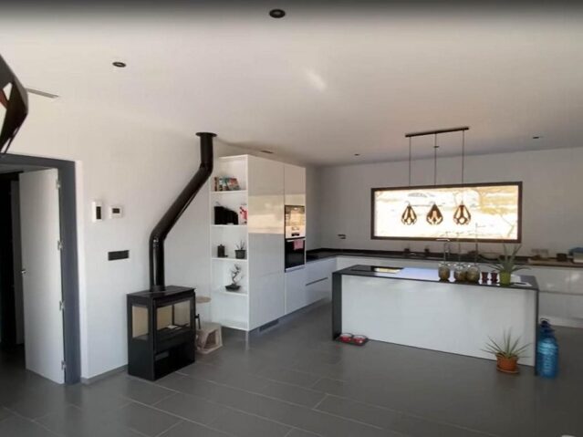 Resale - 3 Bedroom 2 Bathroom Villa in La Romana -  - Alicante