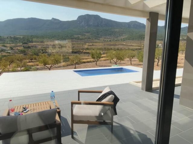 Resale - 3 Bedroom 2 Bathroom Villa in La Romana -  - Alicante