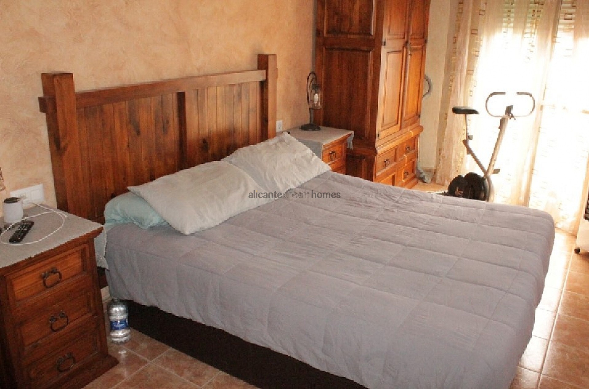 Resale - 3 Bedroom 3 Bathroom Townhouse in Pinoso -  - Alicante