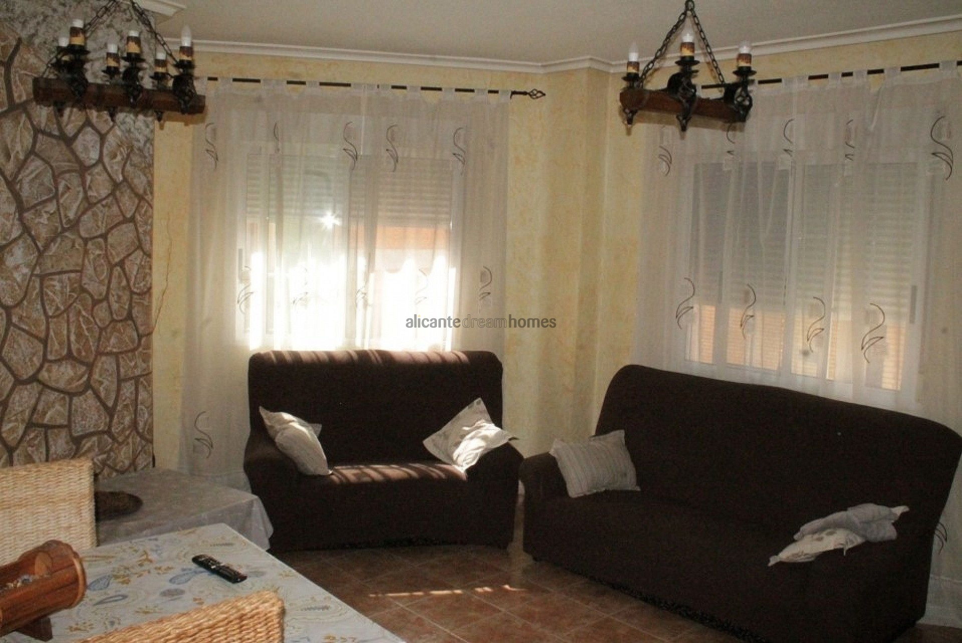 Resale - 3 Bedroom 3 Bathroom Townhouse in Pinoso -  - Alicante