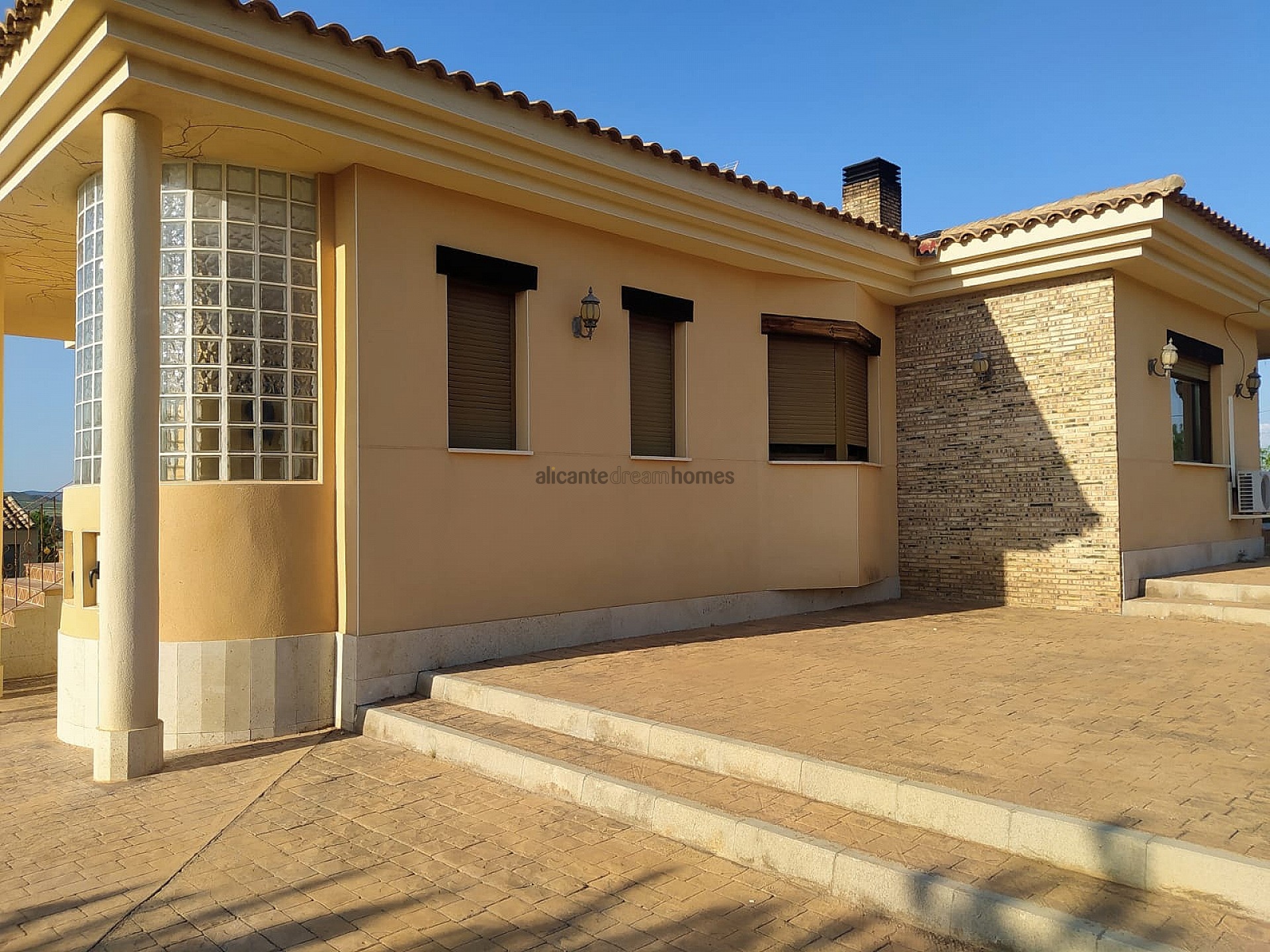 Resale - 2 Bedroom 2 Bathroom Villa in Yecla -  - Murcia