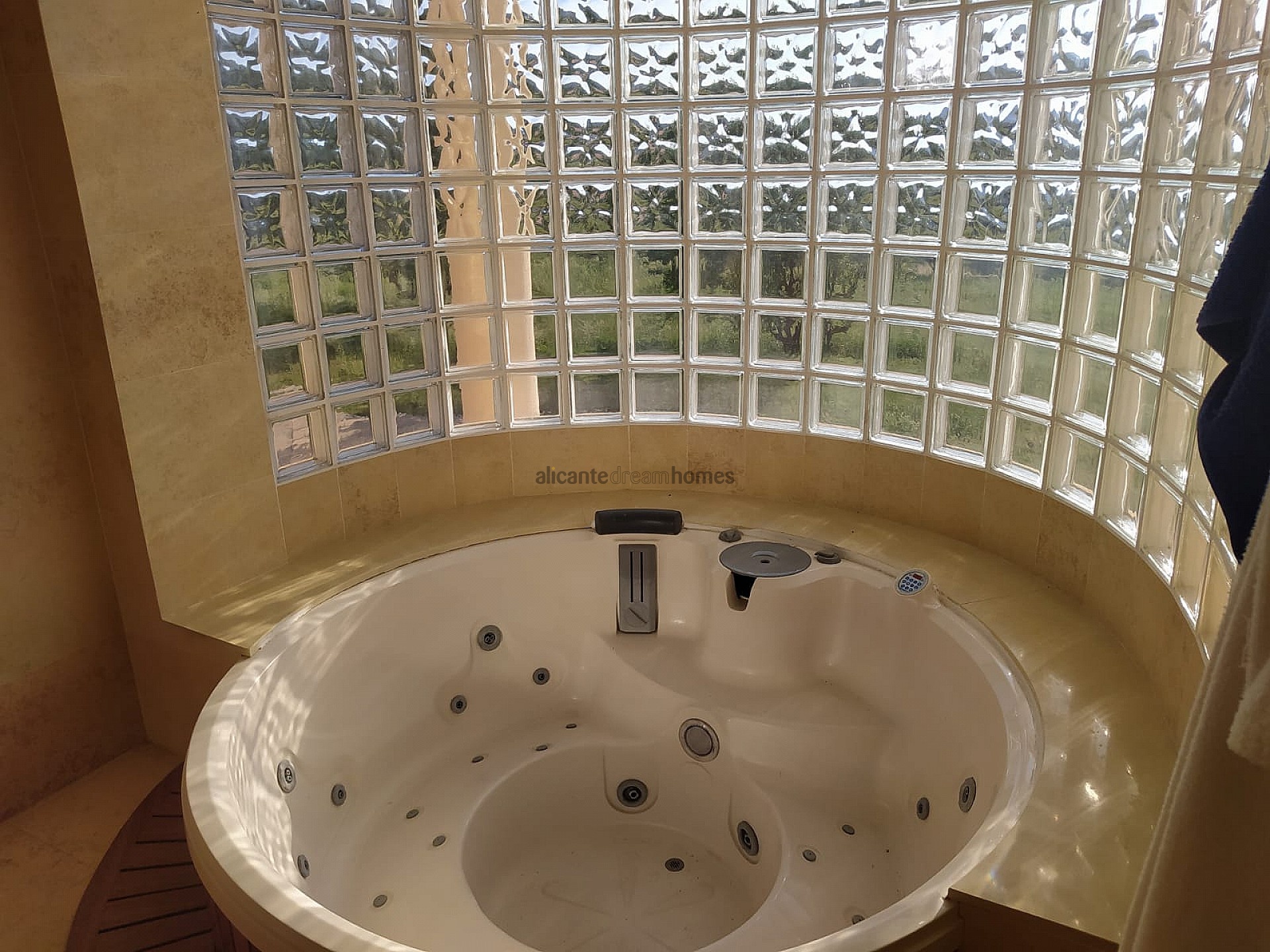 Resale - 2 Bedroom 2 Bathroom Villa in Yecla -  - Murcia