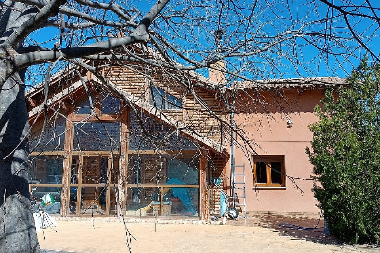 7 Bedroom 4 Bathroom Wooden House in Yecla