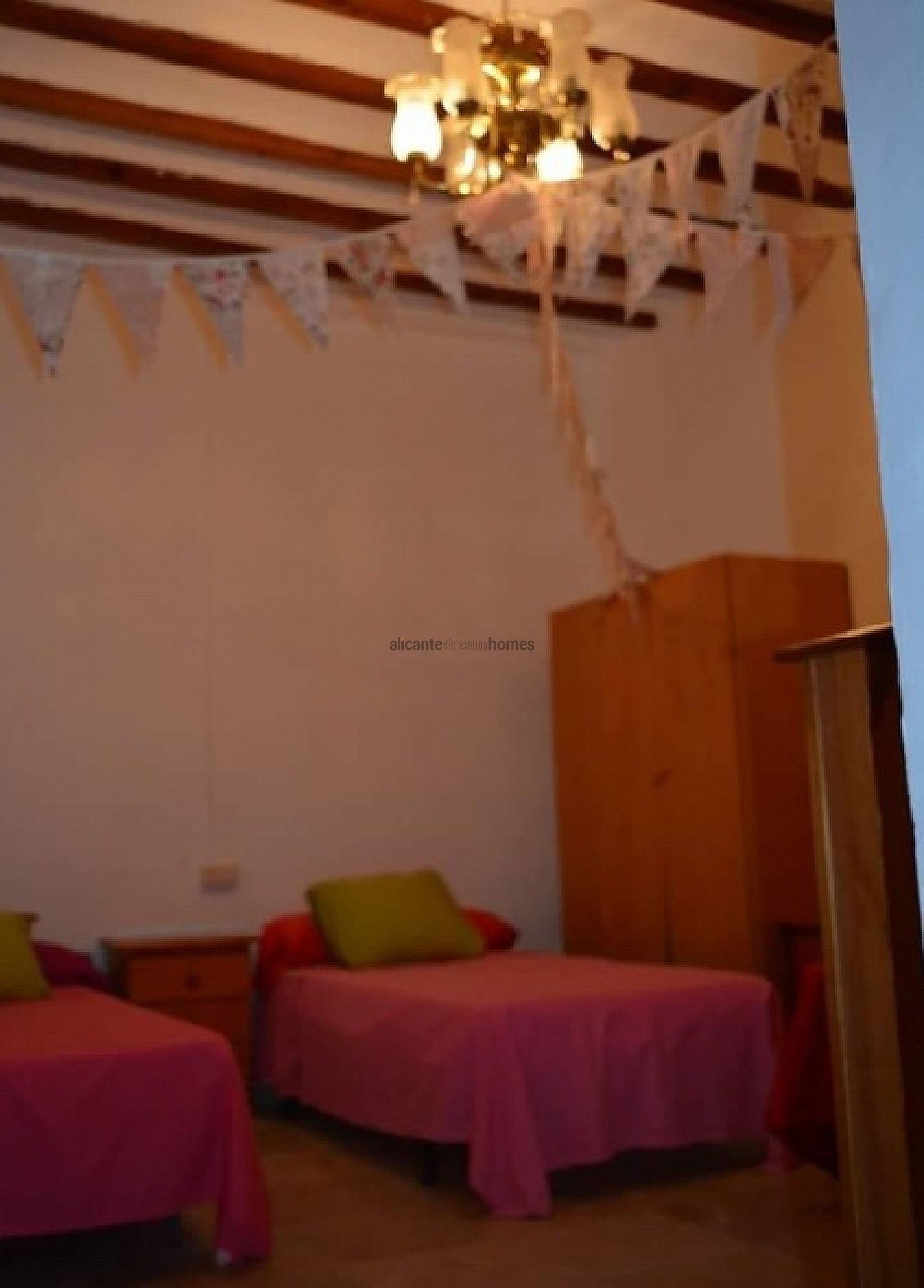Resale - 5 Bedroom 2 Bathroom Townhouse in Torre Del Rico -  - Murcia