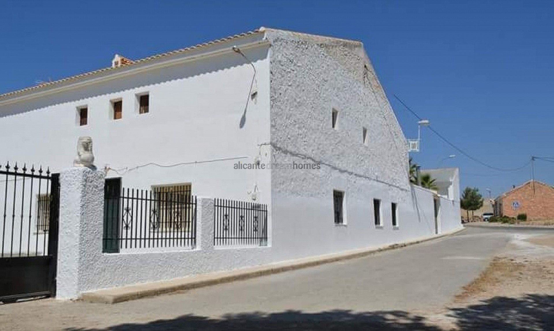 Resale - 5 Bedroom 2 Bathroom Townhouse in Torre Del Rico -  - Murcia