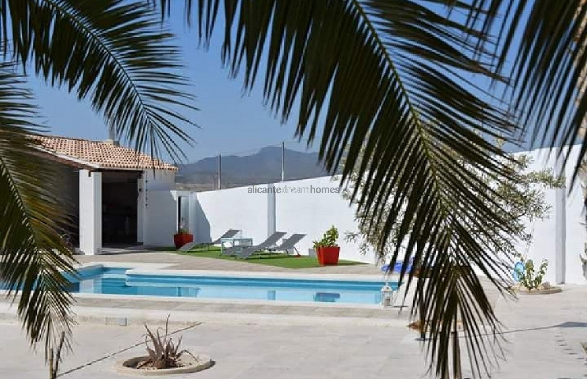 Resale - 5 Bedroom 2 Bathroom Townhouse in Torre Del Rico -  - Murcia