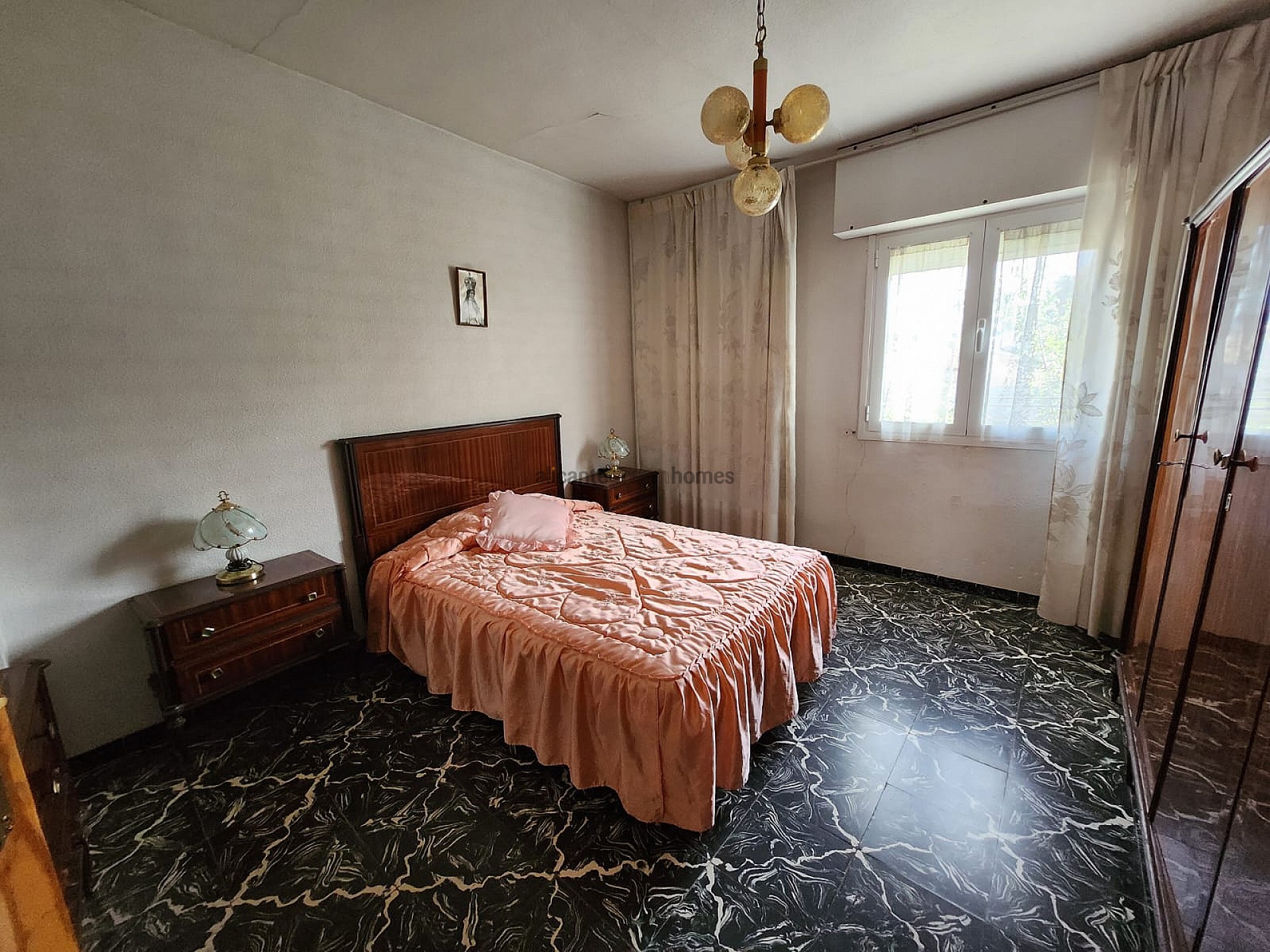 Resale - 6 Bedroom 2 Bathroom Townhouse in Yecla -  - Murcia