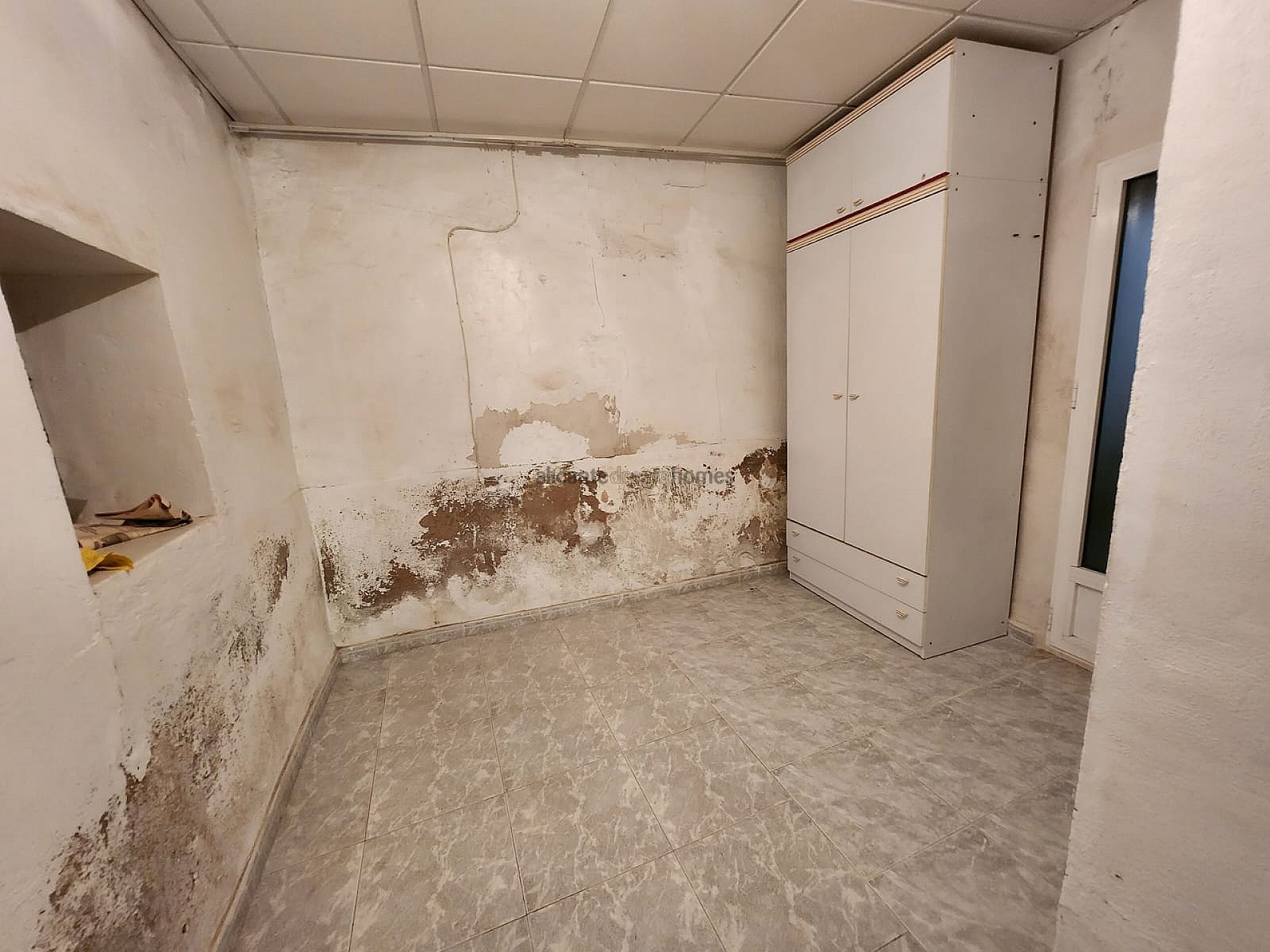 Resale - 6 Bedroom 2 Bathroom Townhouse in Yecla -  - Murcia