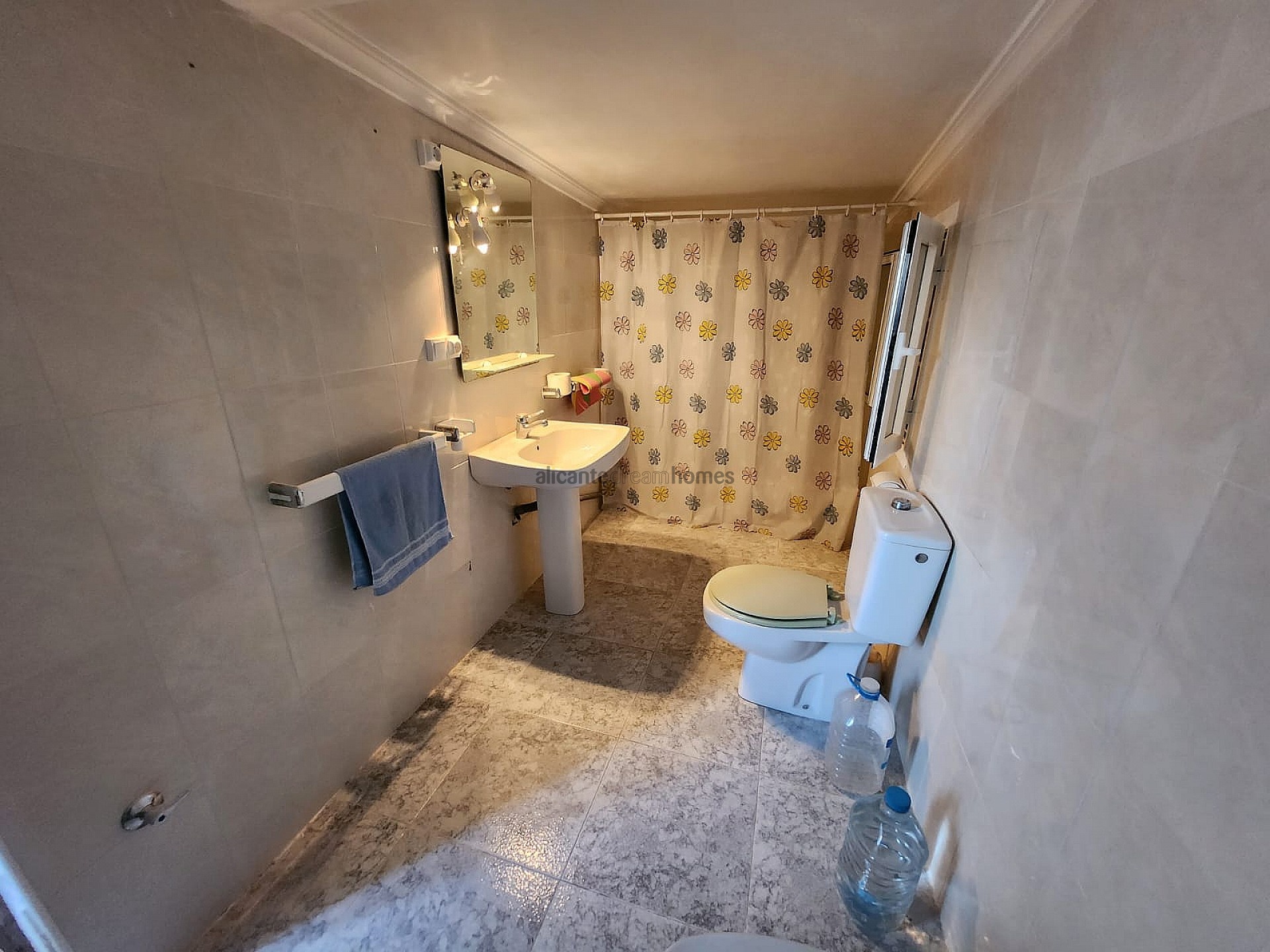 Resale - 6 Bedroom 2 Bathroom Townhouse in Yecla -  - Murcia