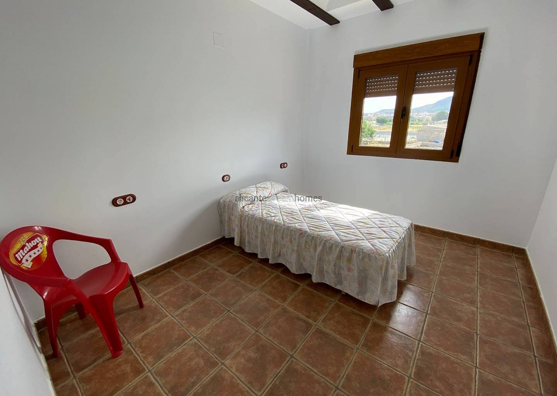 Resale - 5 Bedroom 3 Bathroom Villa in Villena -  - Alicante