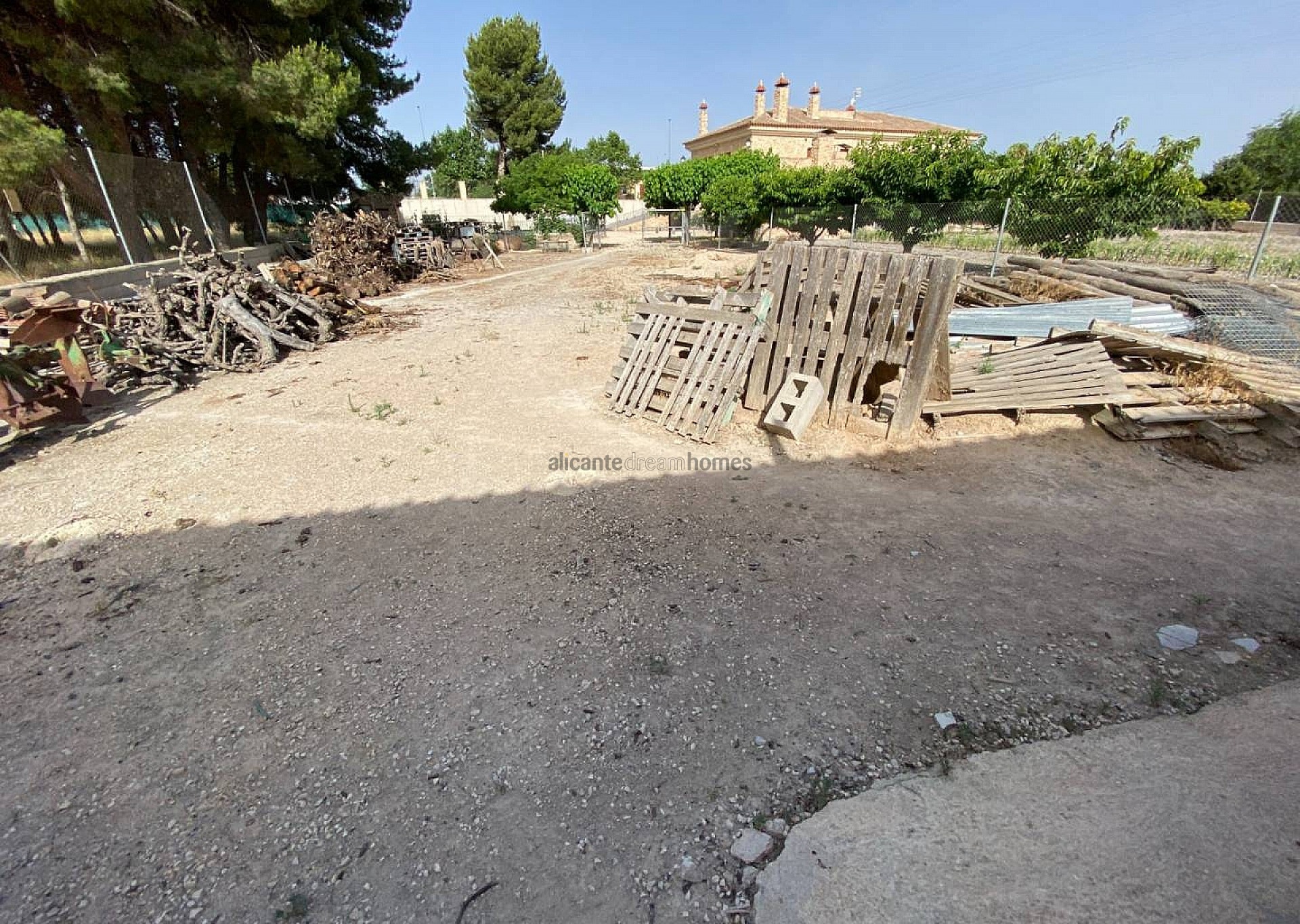 Resale - 5 Bedroom 3 Bathroom Villa in Villena -  - Alicante