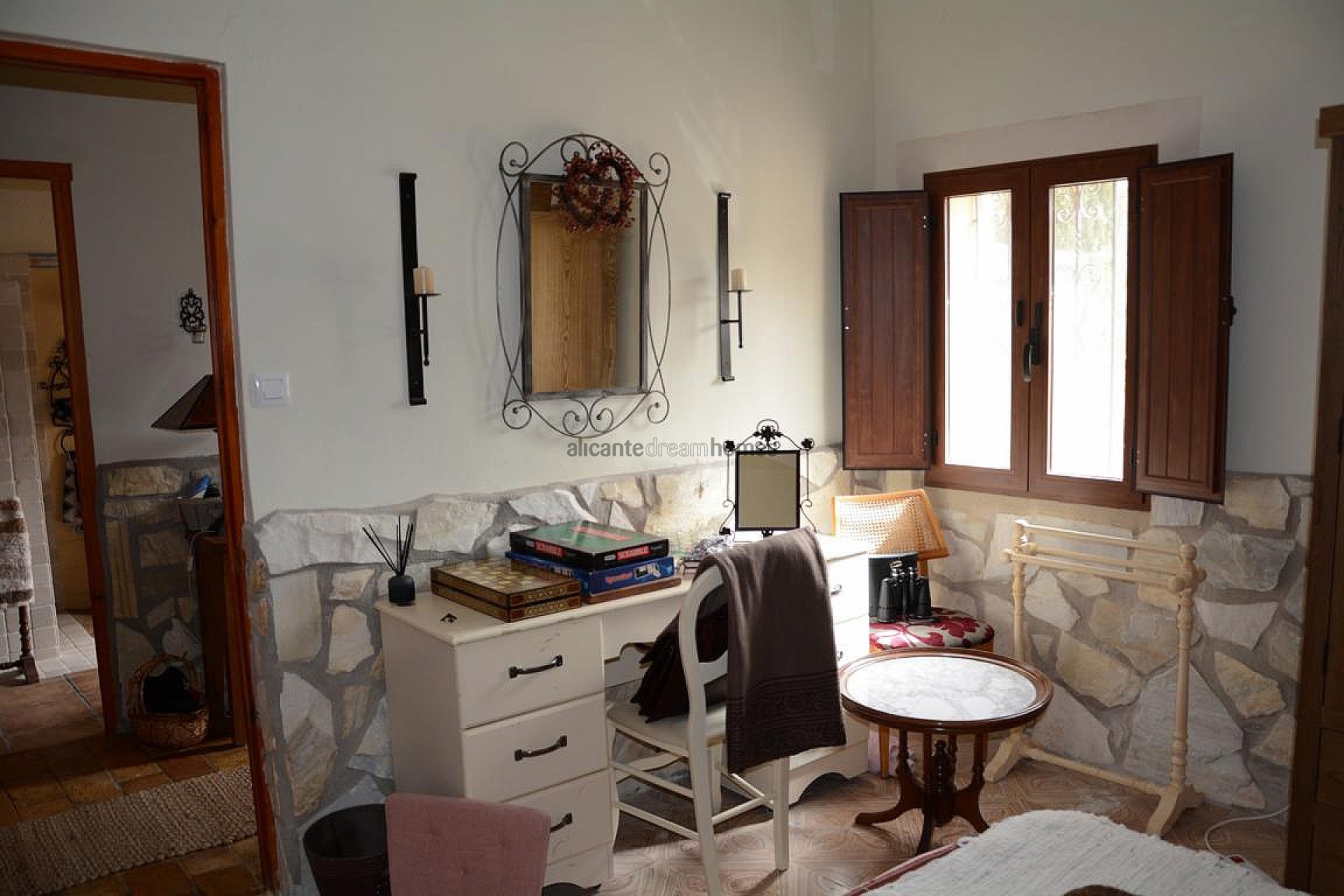 Resale - 6 Bedroom 2 Bathroom Finca in La Romana -  - Alicante