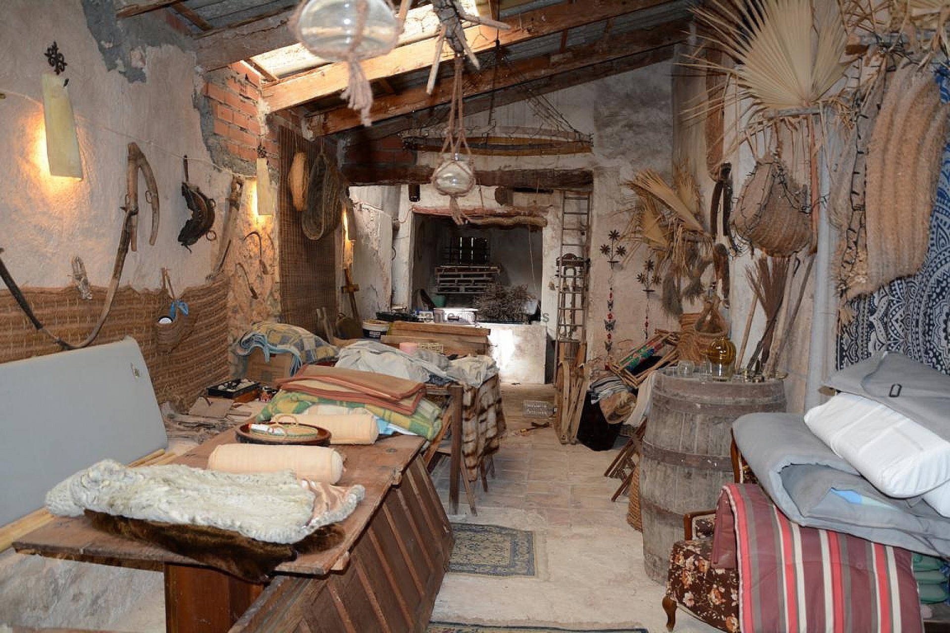 Resale - 6 Bedroom 2 Bathroom Finca in La Romana -  - Alicante