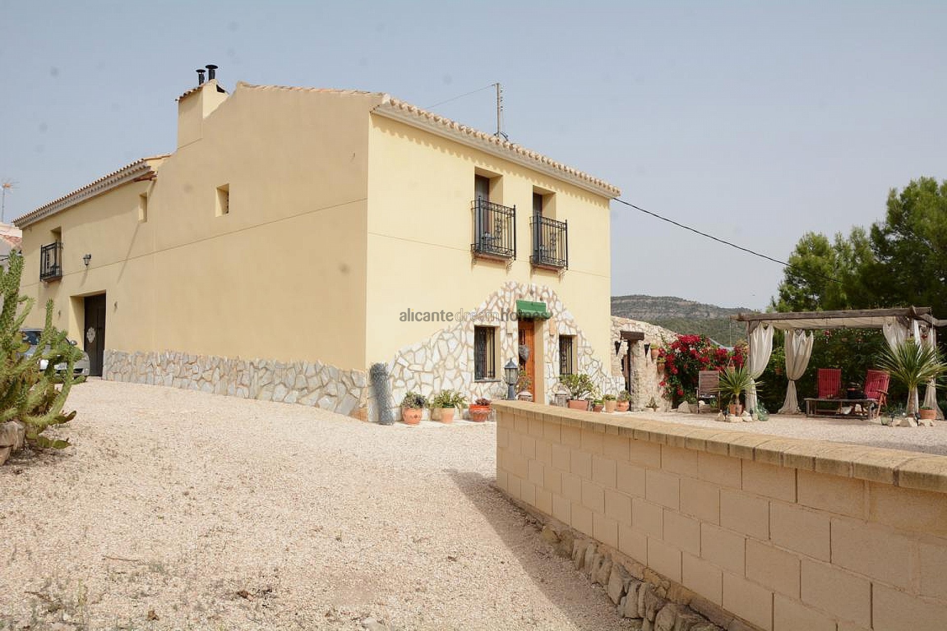 Resale - 6 Bedroom 2 Bathroom Finca in La Romana -  - Alicante