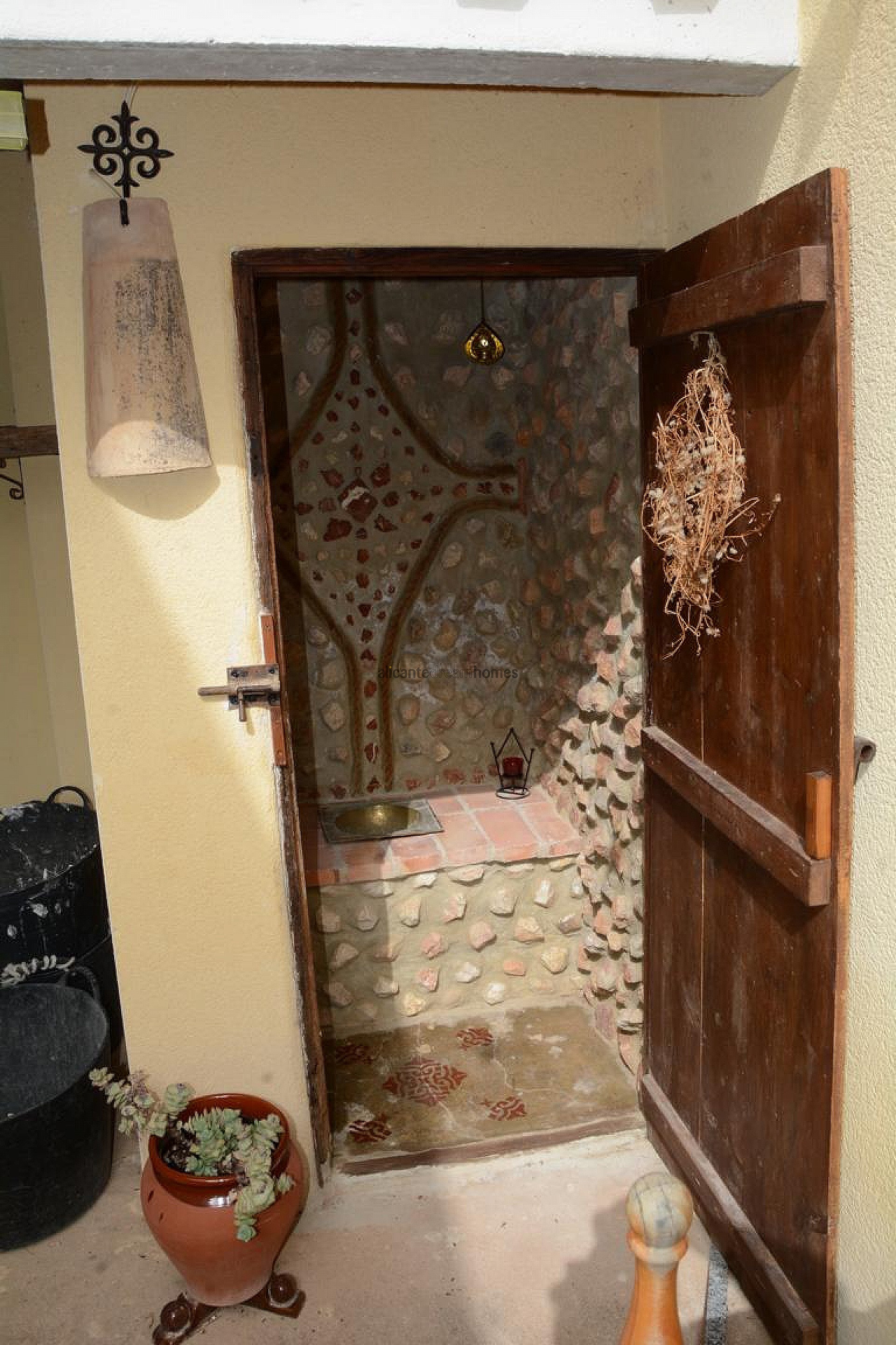 Resale - 6 Bedroom 2 Bathroom Finca in La Romana -  - Alicante