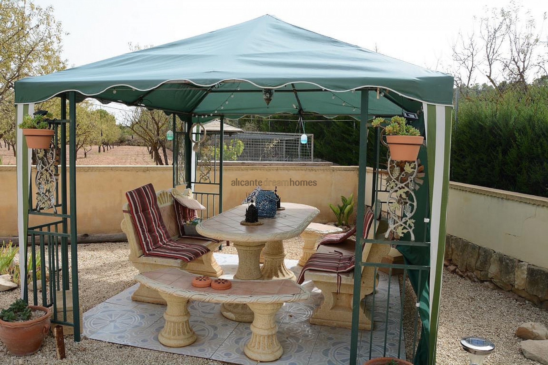 Resale - 6 Bedroom 2 Bathroom Finca in La Romana -  - Alicante