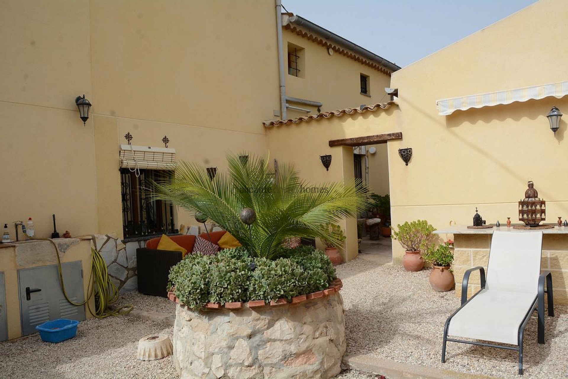 Resale - 6 Bedroom 2 Bathroom Finca in La Romana -  - Alicante
