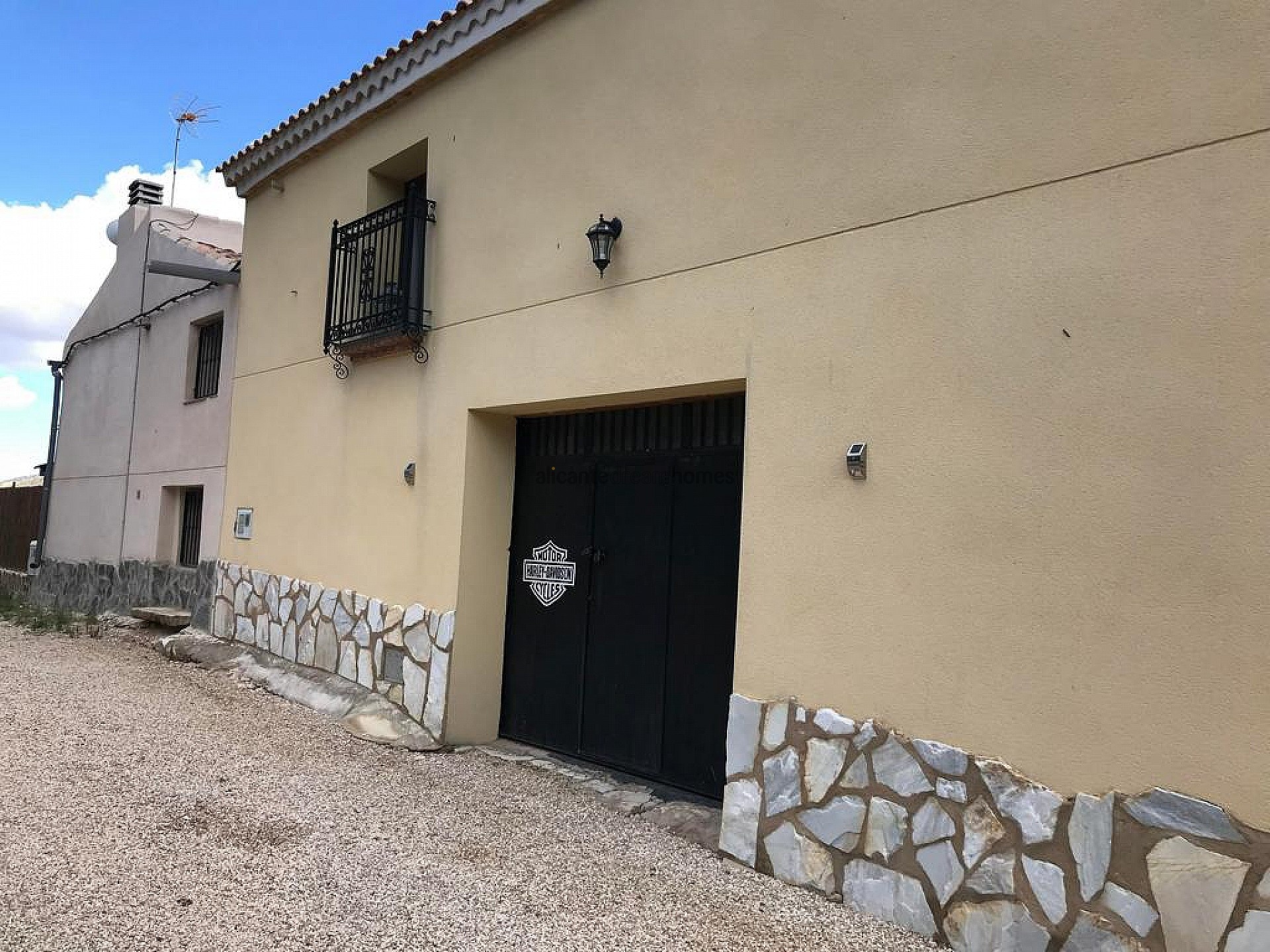 Resale - 6 Bedroom 2 Bathroom Finca in La Romana -  - Alicante