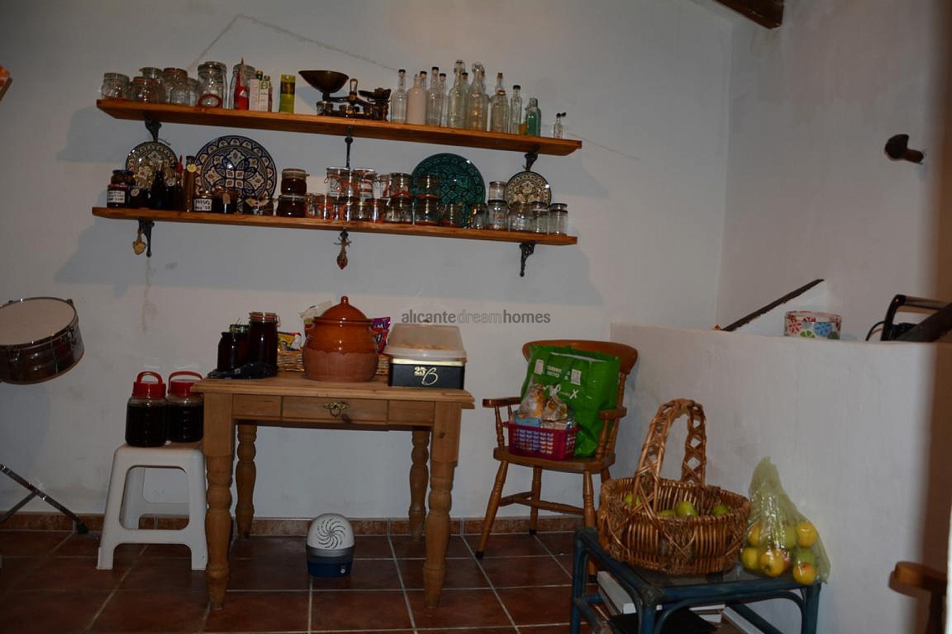 Resale - 6 Bedroom 2 Bathroom Finca in La Romana -  - Alicante