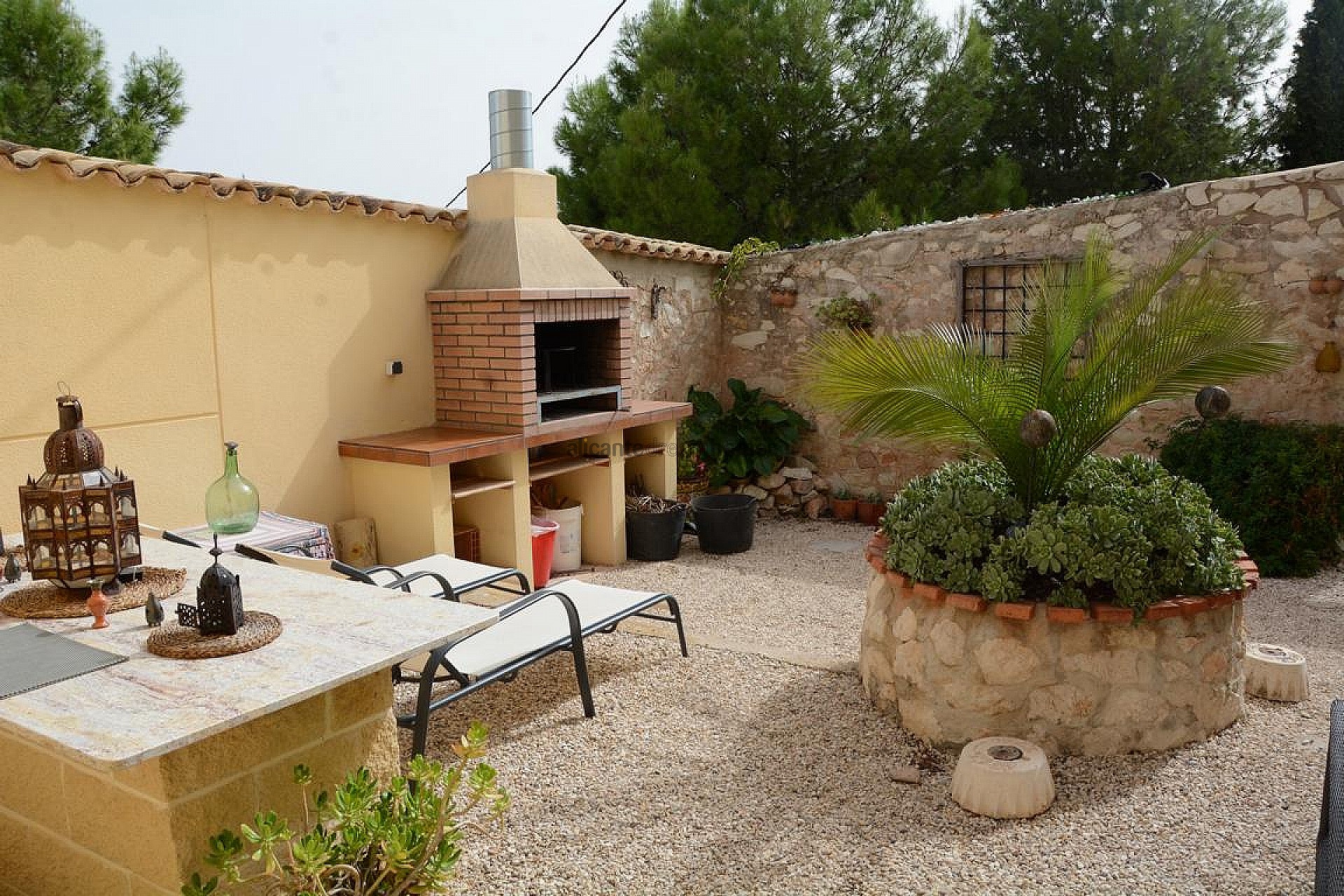 Resale - 6 Bedroom 2 Bathroom Finca in La Romana -  - Alicante