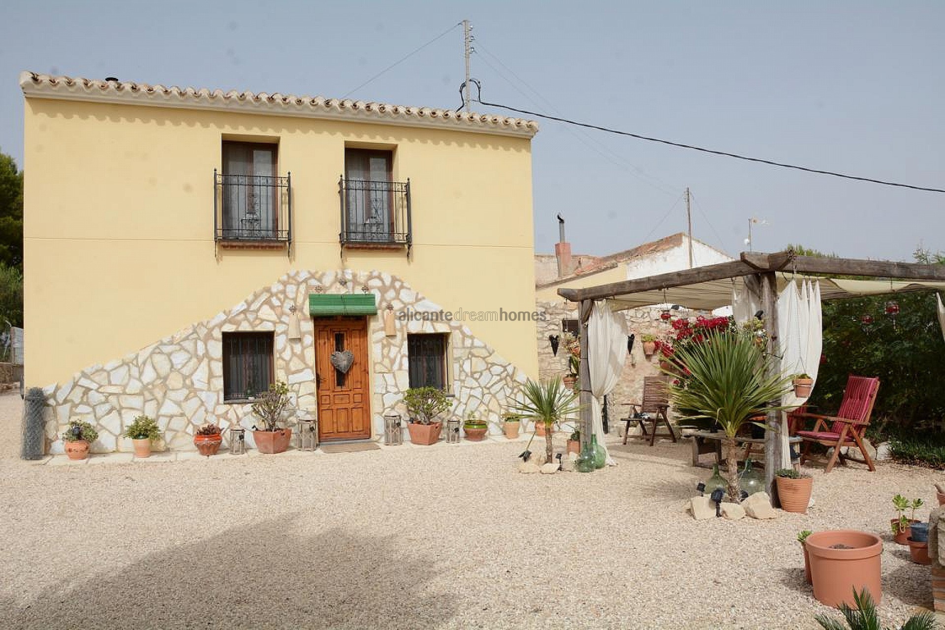 Resale - 6 Bedroom 2 Bathroom Finca in La Romana -  - Alicante
