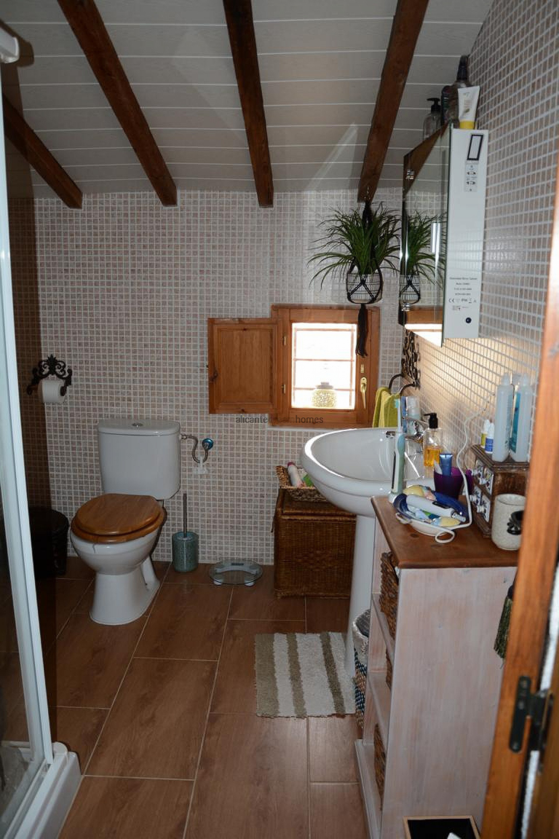 Resale - 6 Bedroom 2 Bathroom Finca in La Romana -  - Alicante