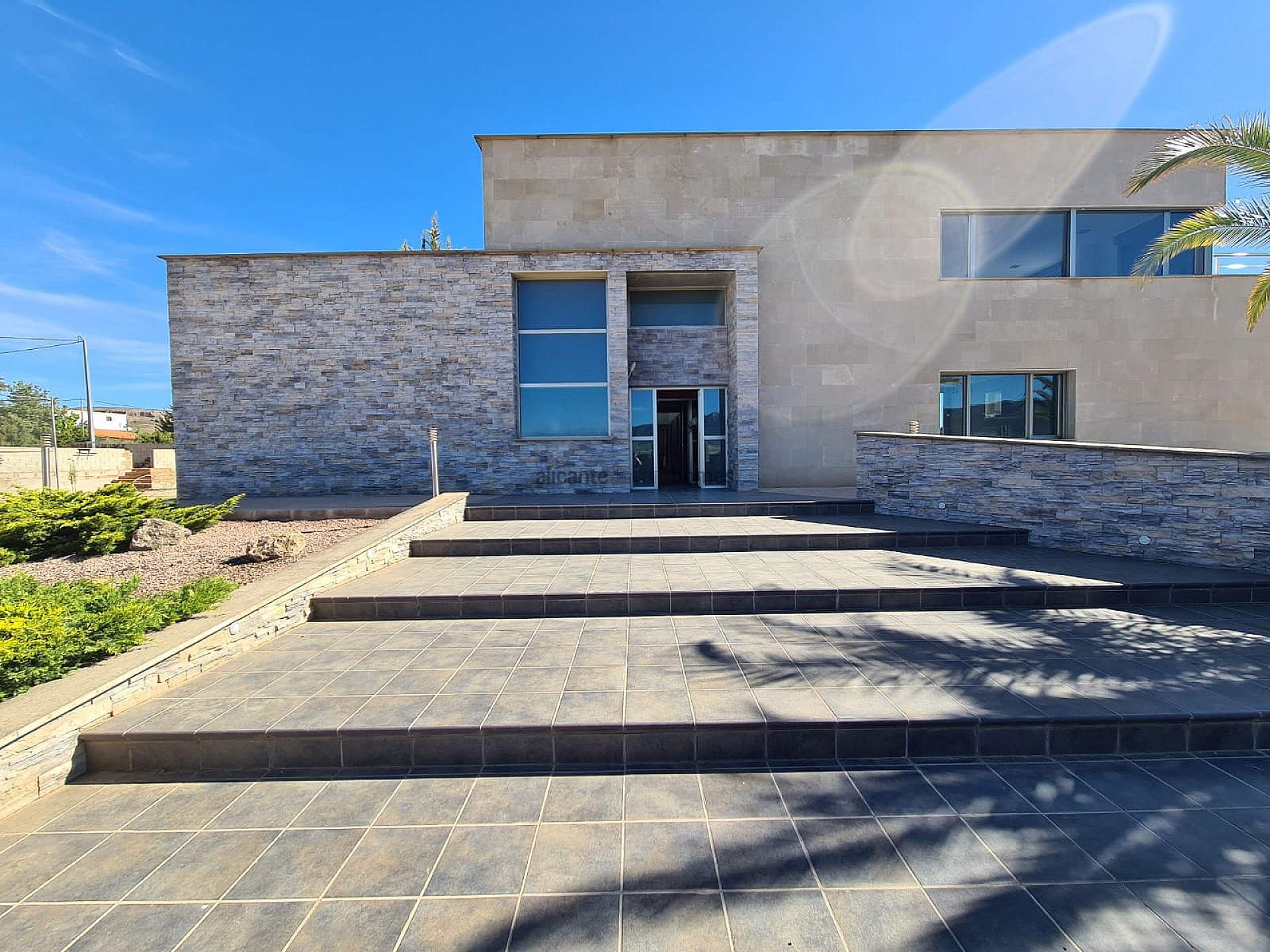 Resale - 5 Bedroom 8 Bathroom Villa in Yecla -  - Murcia