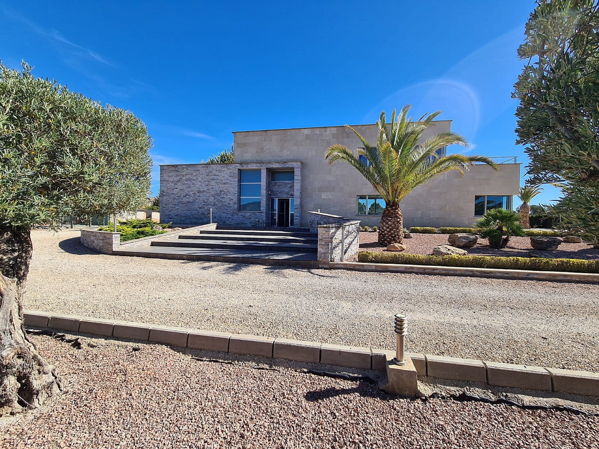 Resale - 5 Bedroom 8 Bathroom Villa in Yecla -  - Murcia