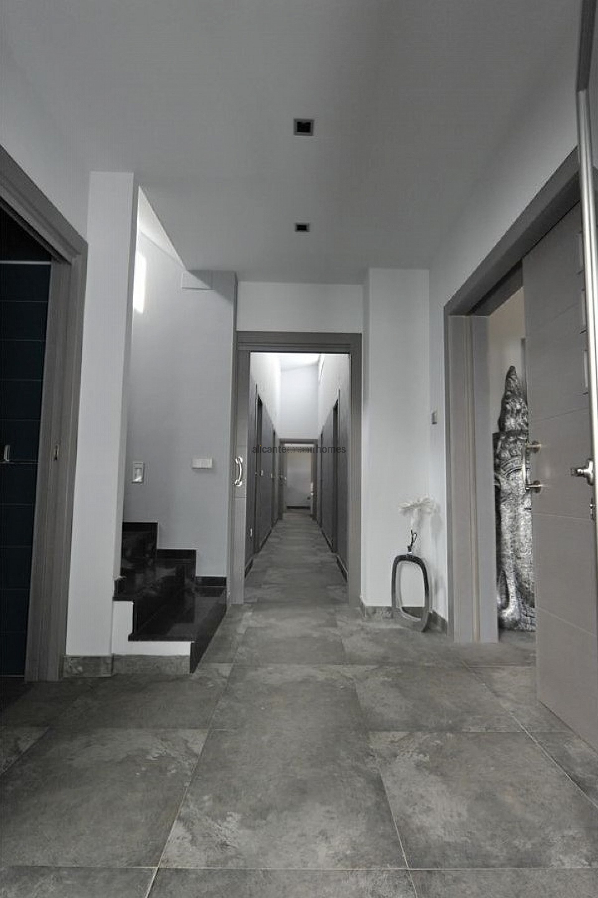 Resale - 5 Bedroom 8 Bathroom Villa in Yecla -  - Murcia
