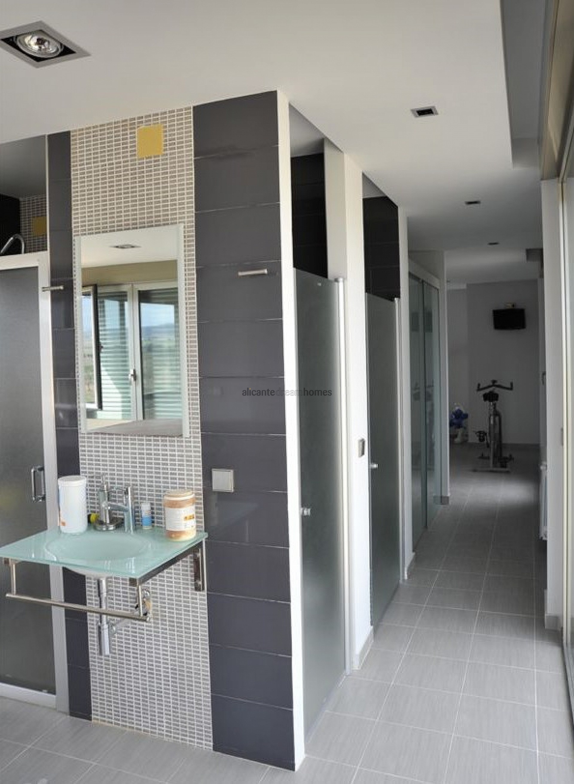Resale - 5 Bedroom 8 Bathroom Villa in Yecla -  - Murcia