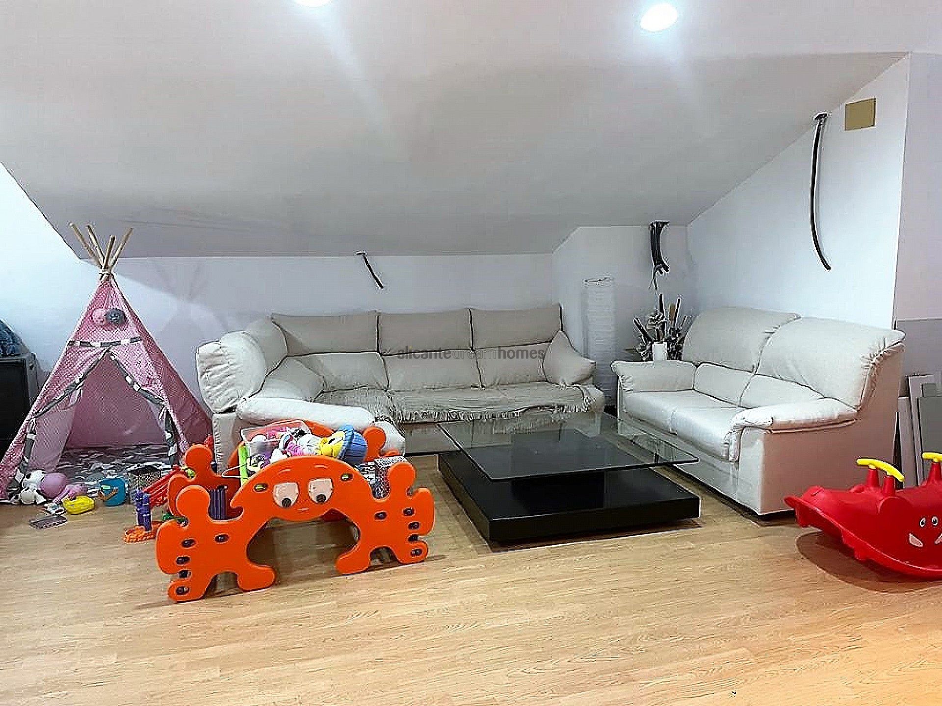 Resale - 4 Bedroom 4 Bathroom Villa in Castalla -  - Alicante