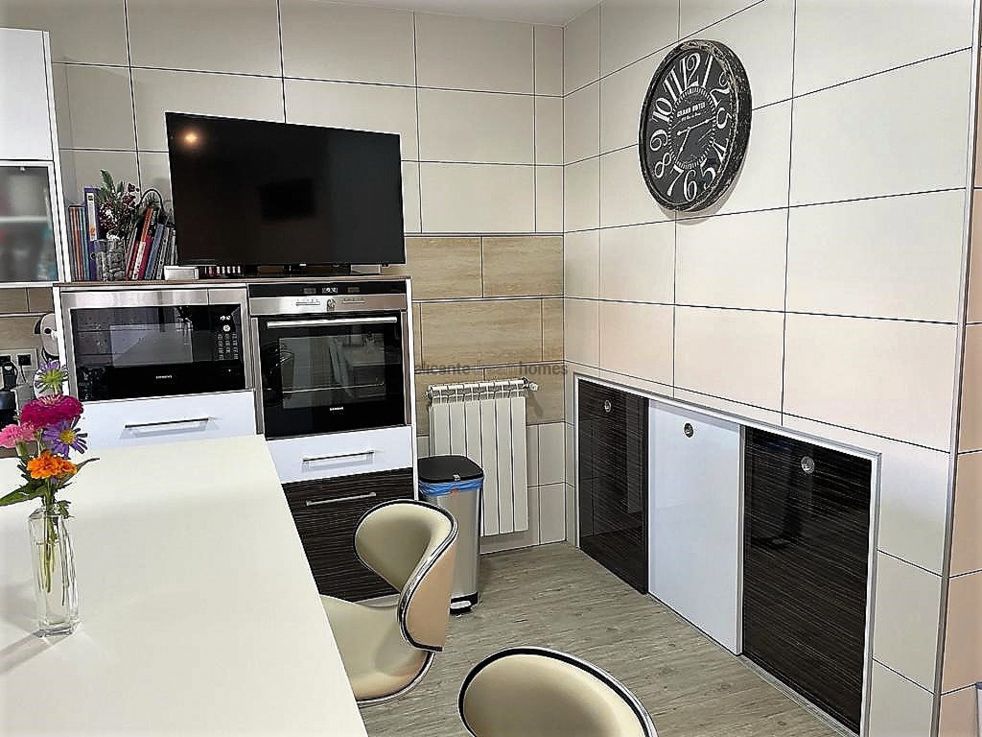 Resale - 4 Bedroom 4 Bathroom Villa in Castalla -  - Alicante