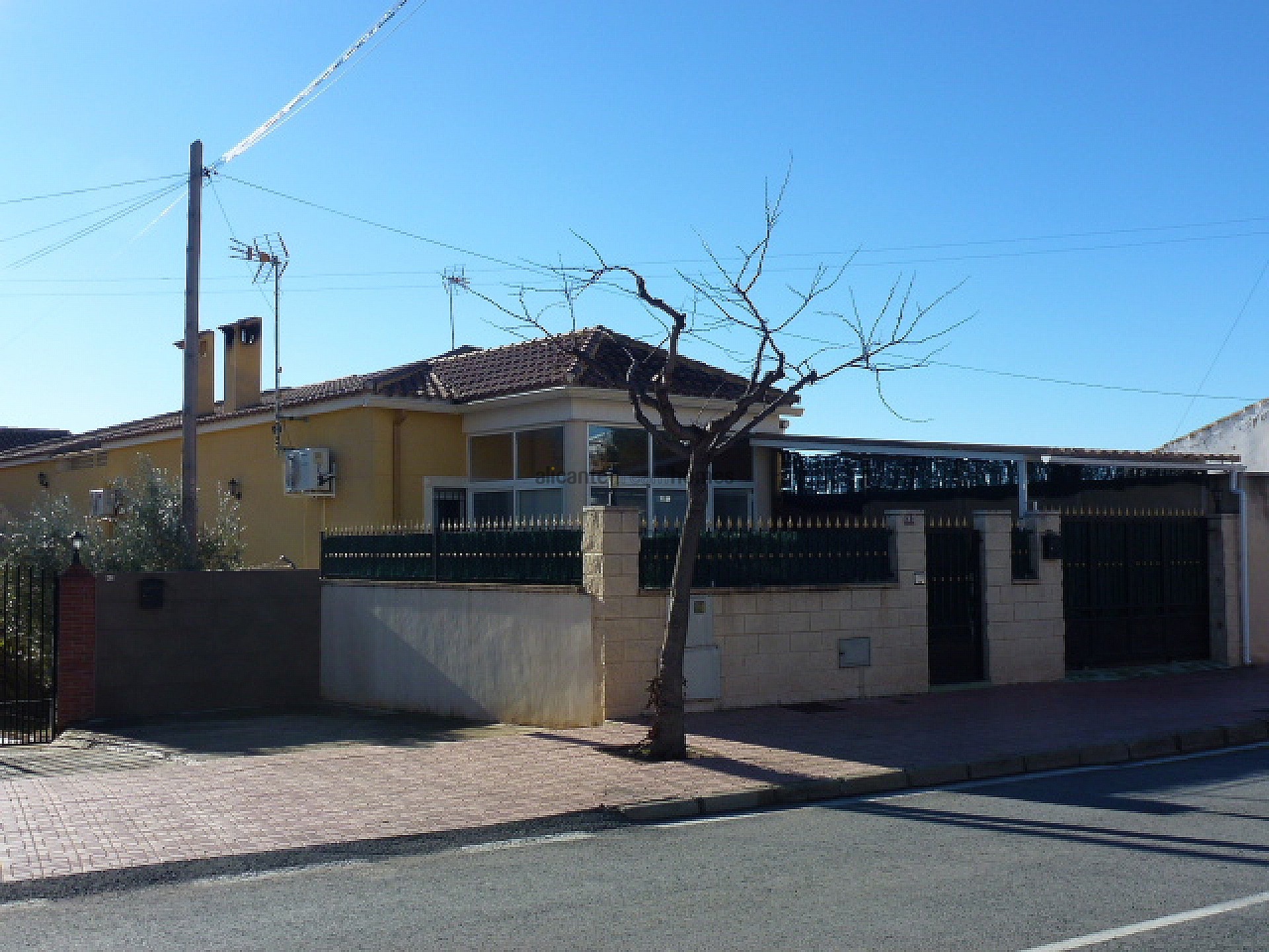 Resale - 3 Bedroom 2 Bathroom Villa in Hondón de los Frailes -  - Alicante