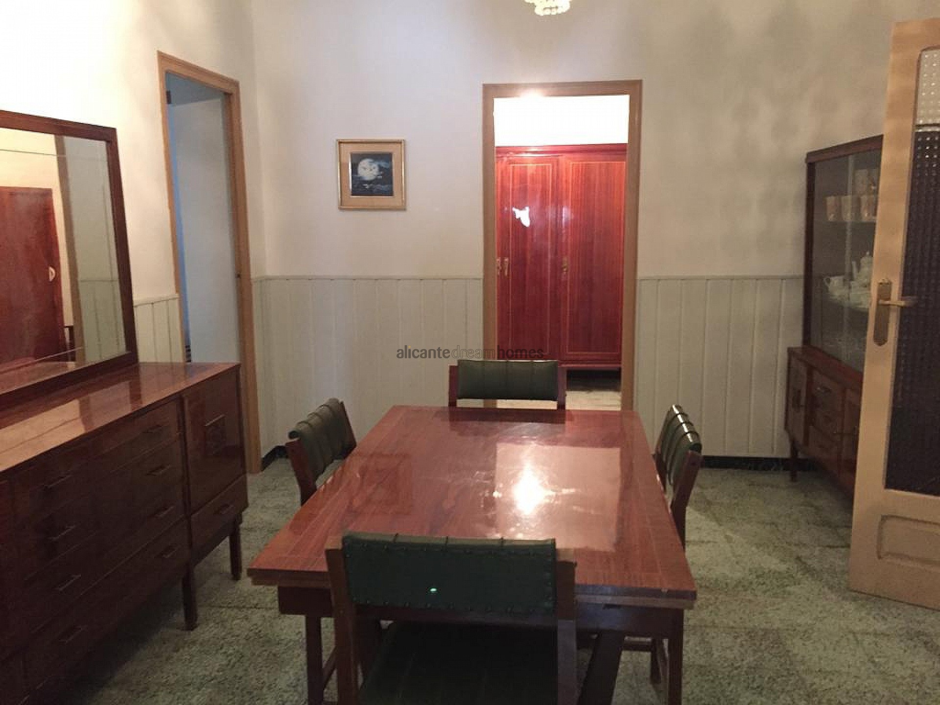 Resale - 9 Bedroom 2 Bathroom Villa in Monóvar -  - Alicante