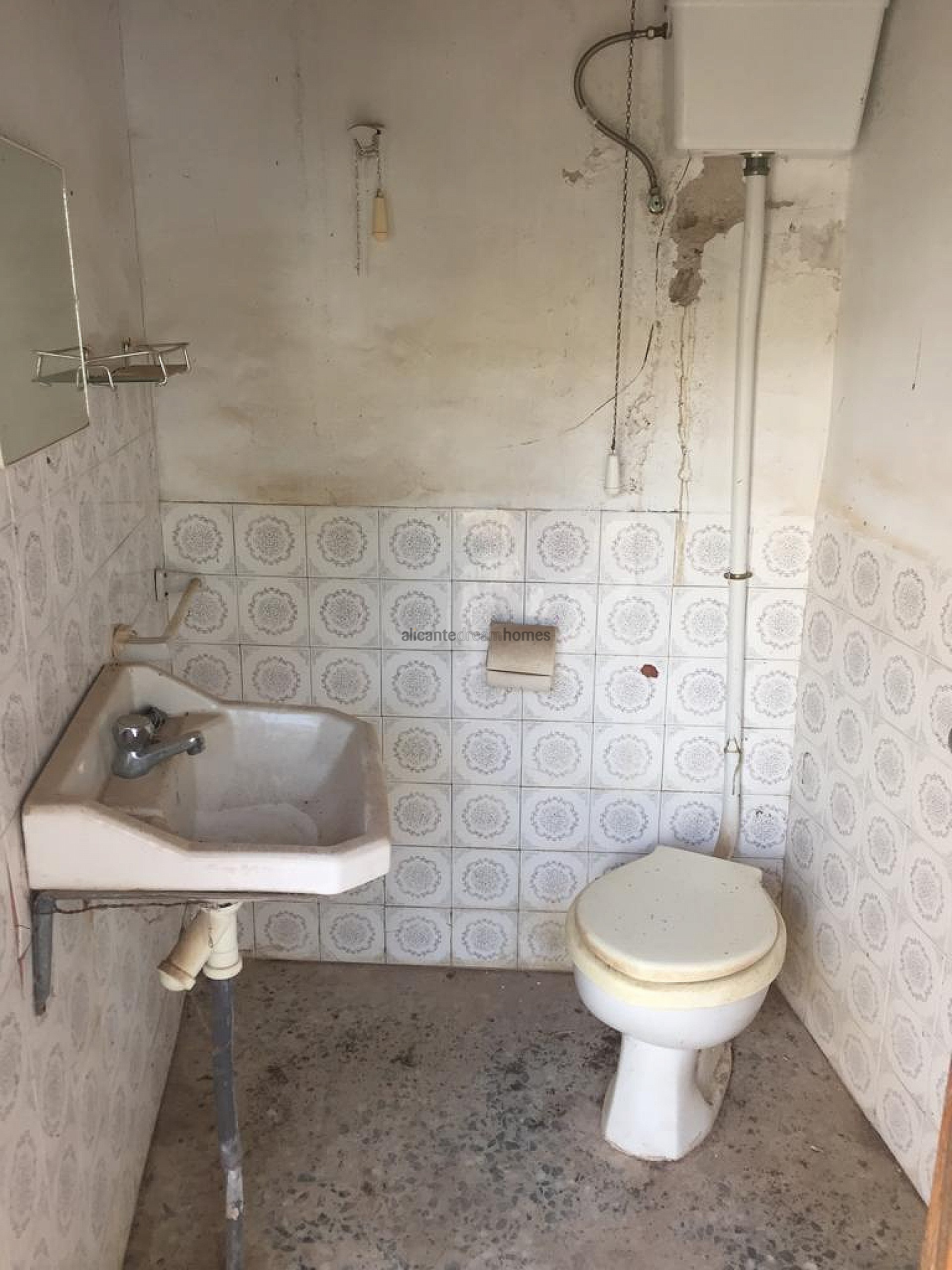 Resale - 9 Bedroom 2 Bathroom Villa in Monóvar -  - Alicante