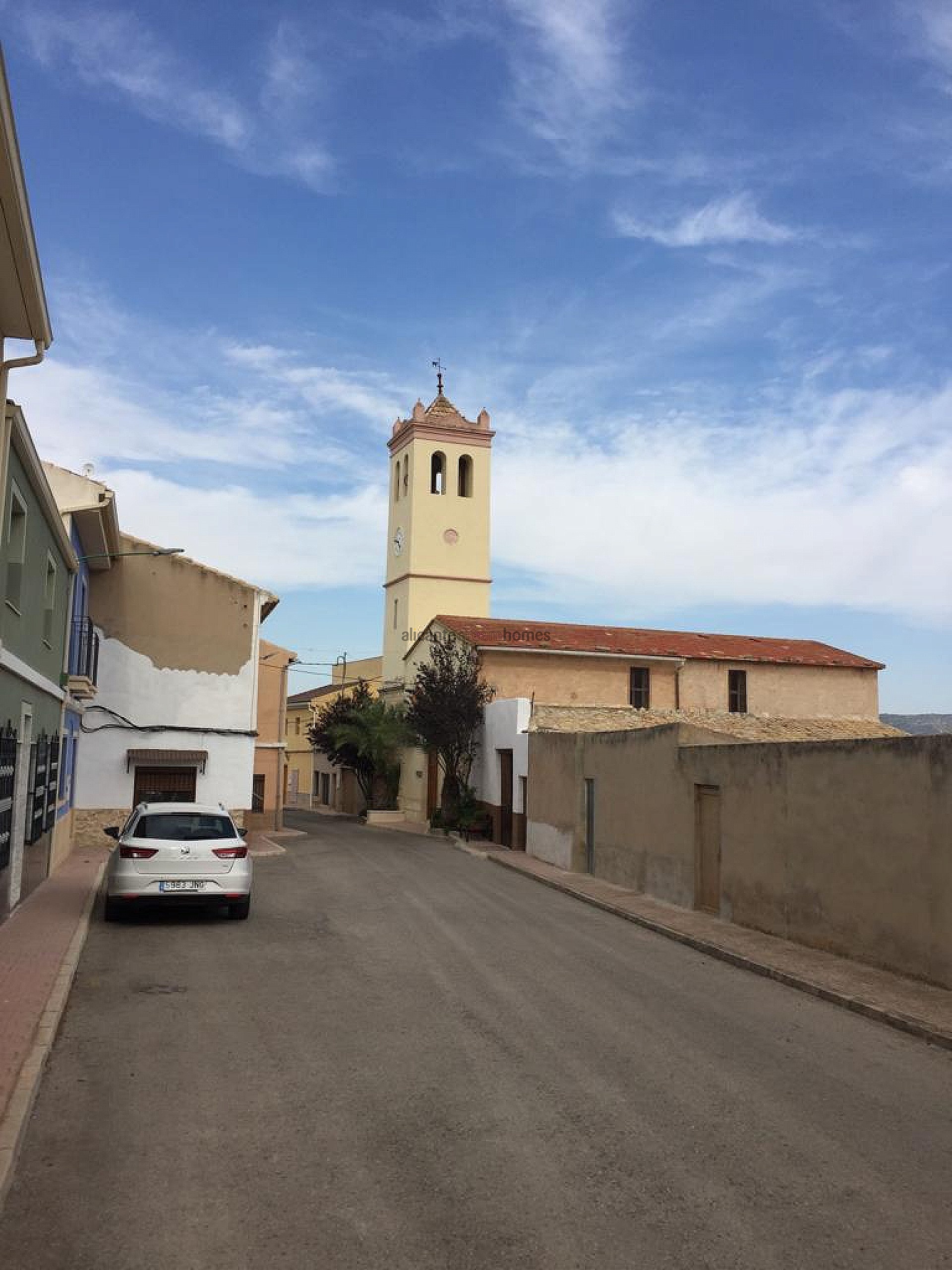 Resale - 9 Bedroom 2 Bathroom Villa in Monóvar -  - Alicante