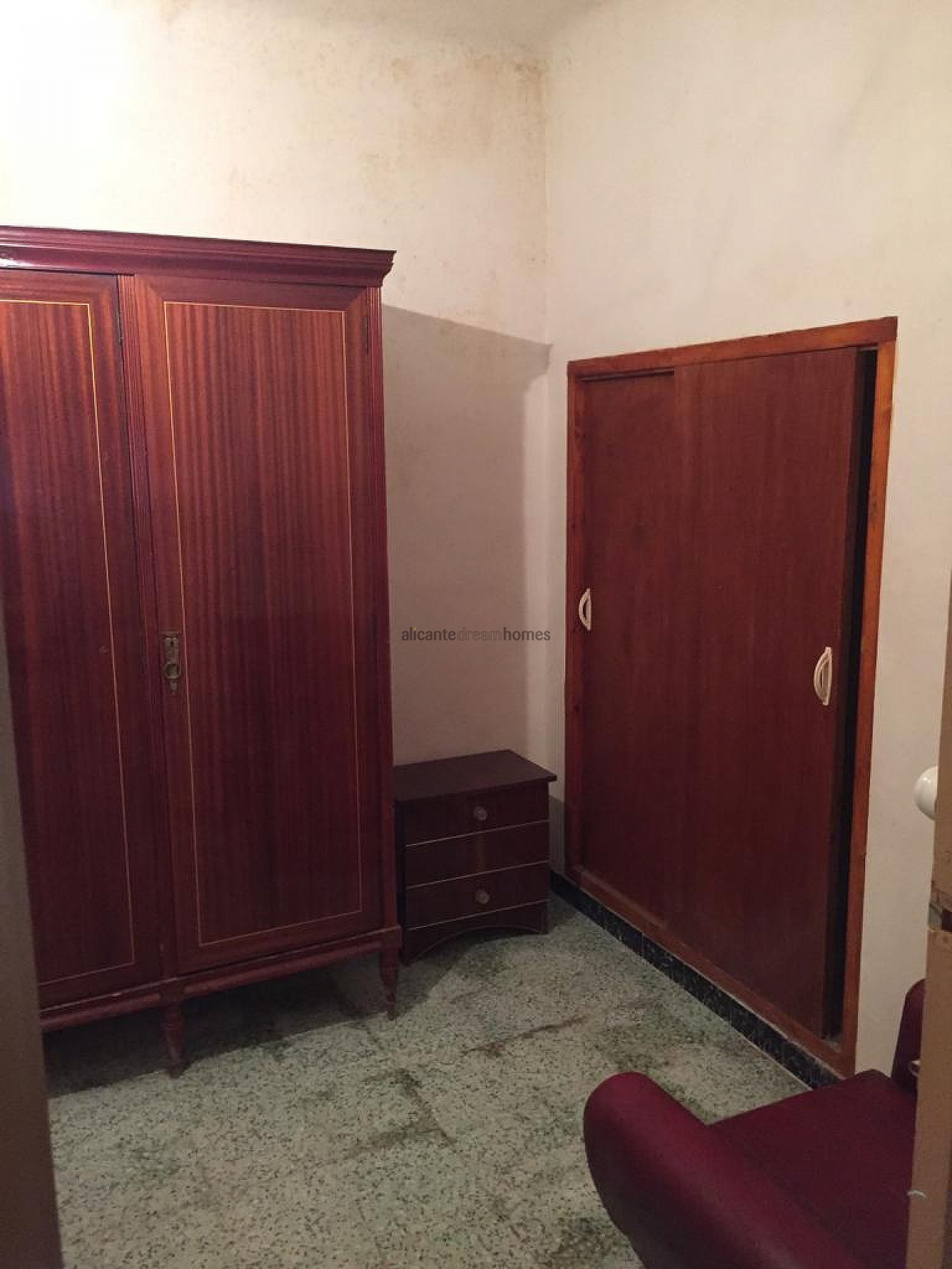 Resale - 9 Bedroom 2 Bathroom Villa in Monóvar -  - Alicante