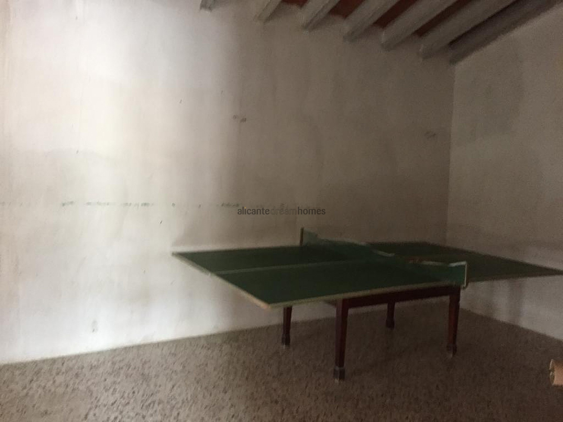 Resale - 9 Bedroom 2 Bathroom Villa in Monóvar -  - Alicante
