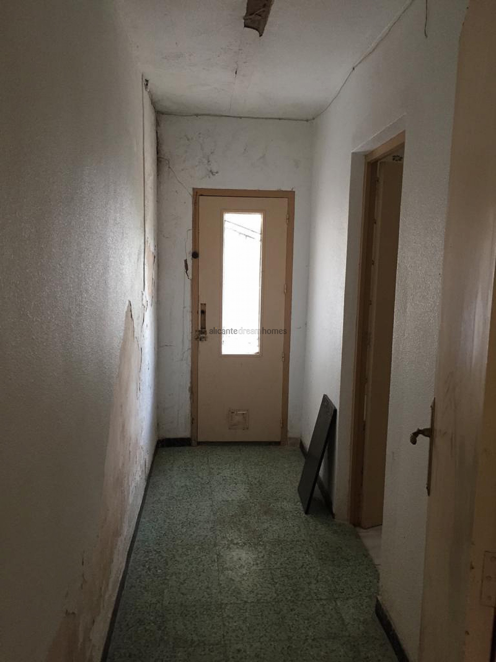 Resale - 9 Bedroom 2 Bathroom Villa in Monóvar -  - Alicante