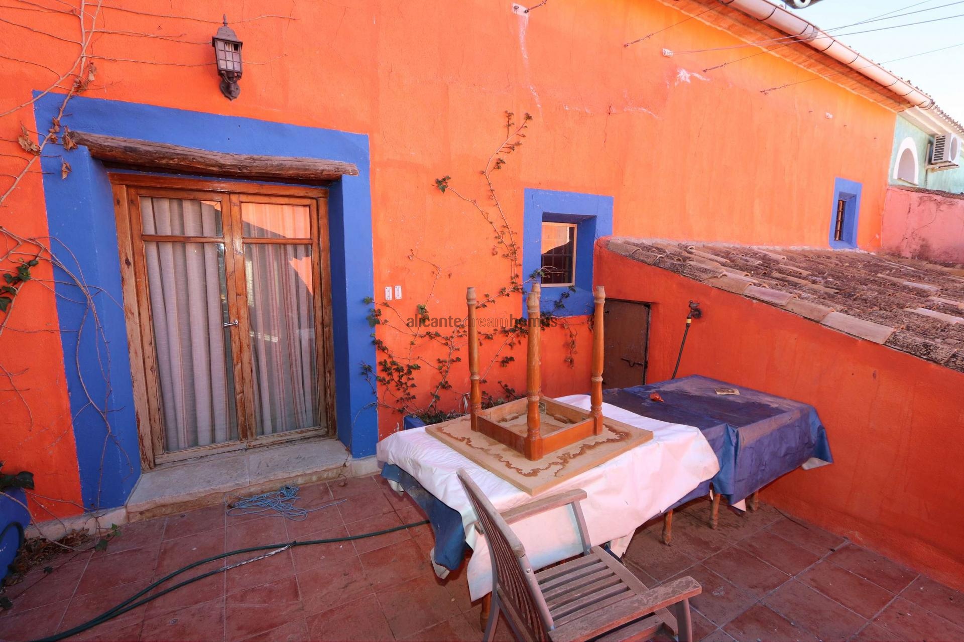 Resale - 10 Bedroom 8 Bathroom Commercial in Pinoso -  - Alicante