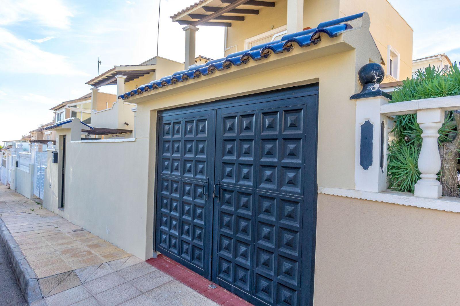 Resale - 3 Bedroom 2 Bathroom Casa in Orihuela Costa - Las Filipinas - Alicante
