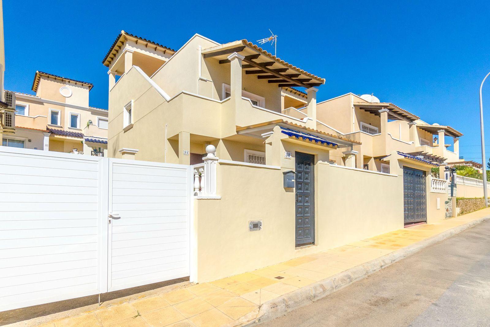 Resale - 3 Bedroom 2 Bathroom Casa in Orihuela Costa - Las Filipinas - Alicante