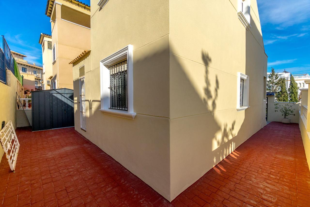Resale - 3 Bedroom 2 Bathroom Casa in Orihuela Costa - Las Filipinas - Alicante