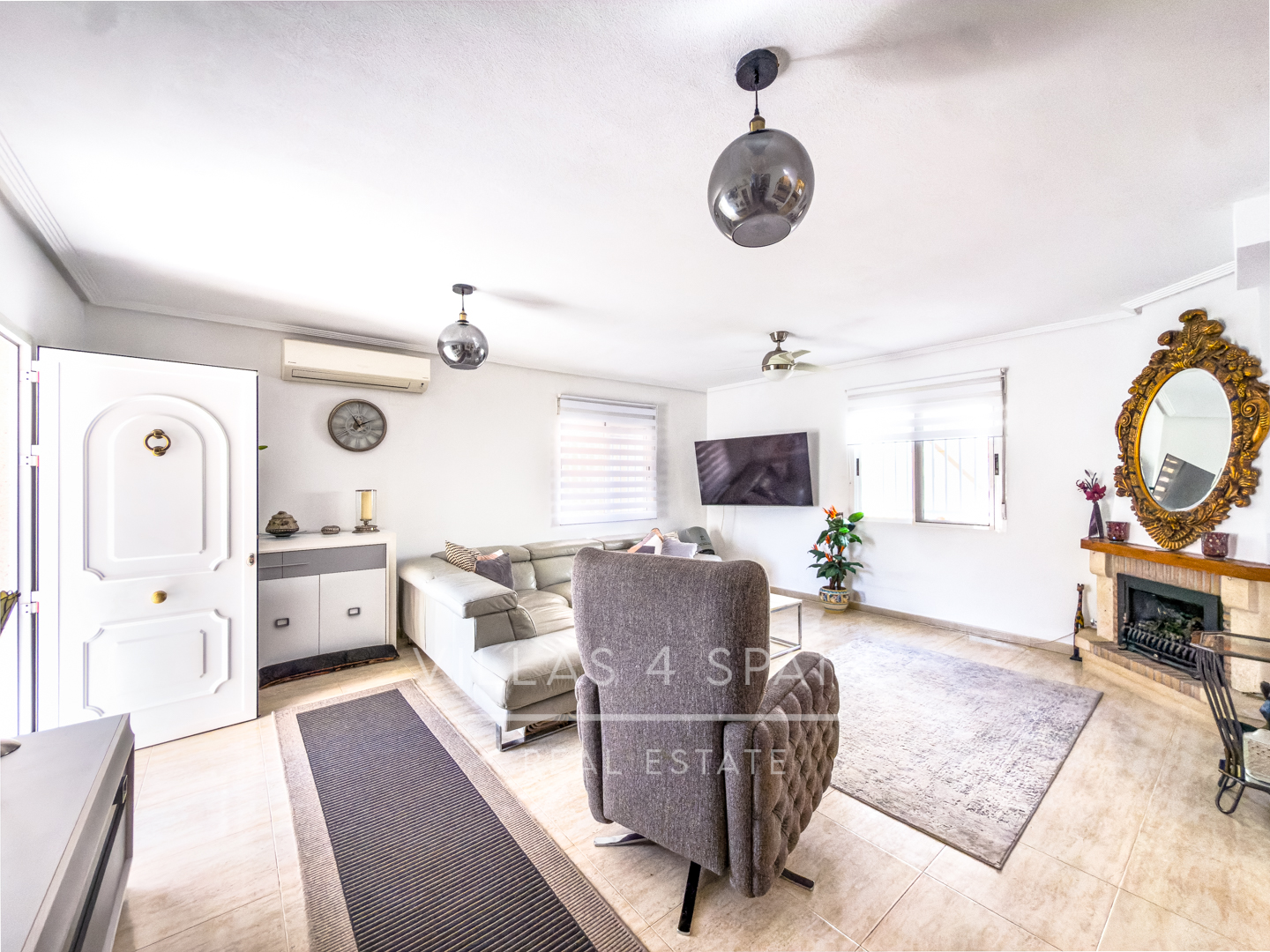 Resale - 3 Bed 3 bath Villa with Private Pool and Parking + Hot tub and Guest apartment in El Galan, Villamartin - calle marbella - Alicante