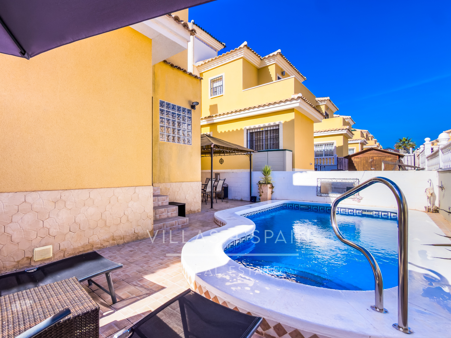 Resale - 3 Bed 2 Bath Villa With Private Pool and parking in Lo Crispin, Algorfa - av. de la estacion - Alicante