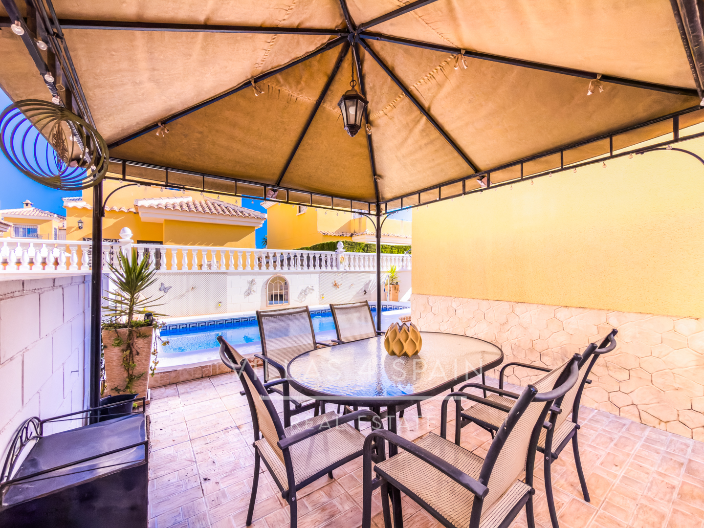 Resale - 3 Bed 2 Bath Villa With Private Pool and parking in Lo Crispin, Algorfa - av. de la estacion - Alicante