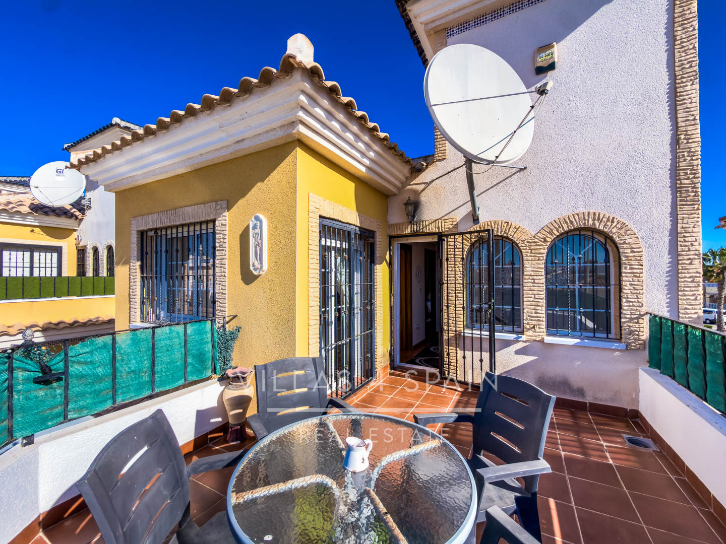 Resale - 3 Bed 2 Bath Villa With Private Pool and parking in Lo Crispin, Algorfa - av. de la estacion - Alicante