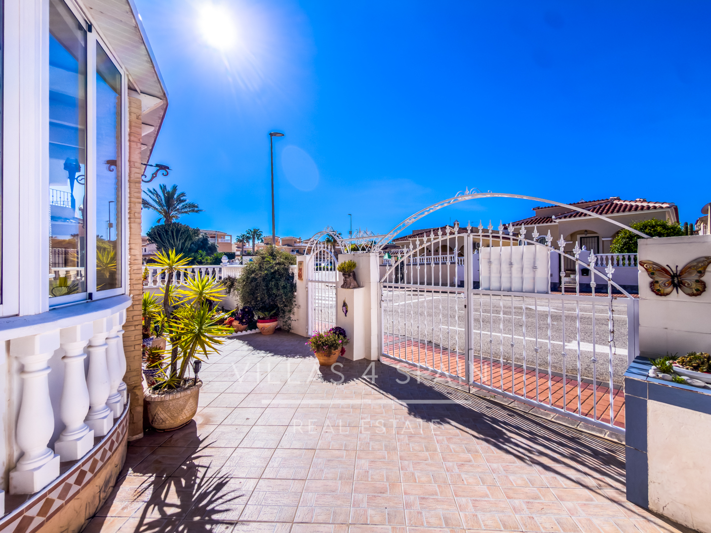Resale - 3 Bed 2 Bath Villa With Private Pool and parking in Lo Crispin, Algorfa - av. de la estacion - Alicante