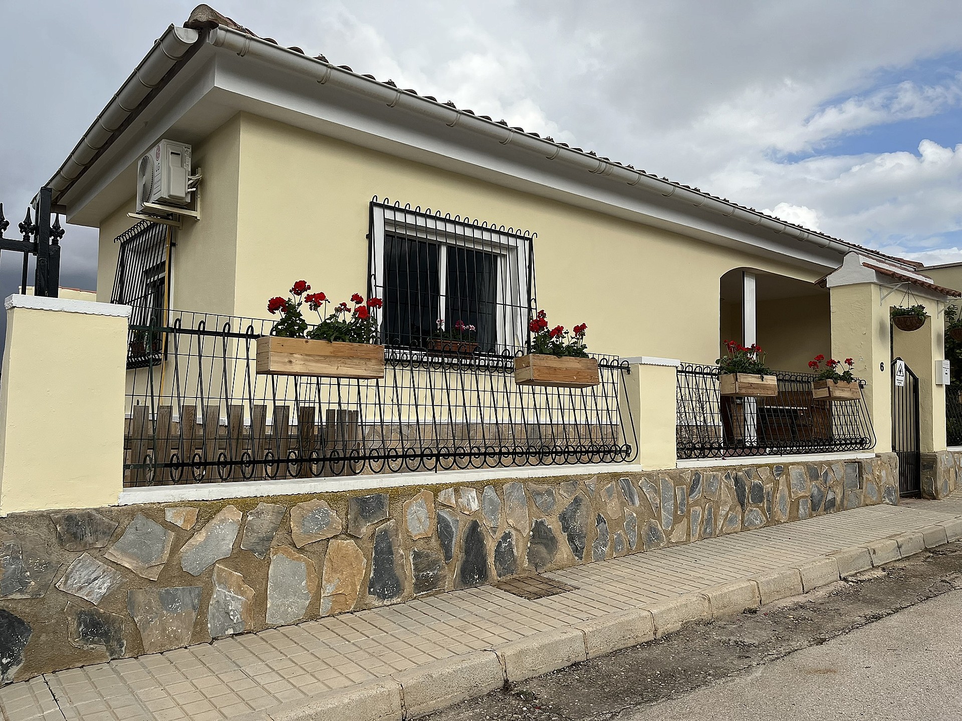 Resale - 3 Bedroom 2 Bathroom Townhouse in Cañada de la Leña -  - Murcia