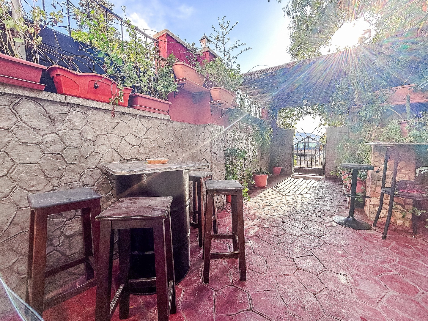 9 Bedroom 2 Bathroom Semi-detached in Sax